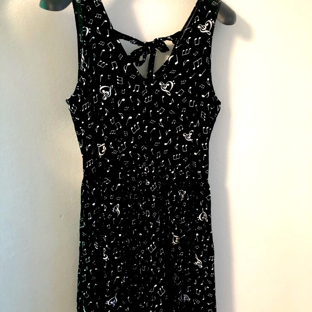 Hot Topic music notes monogram